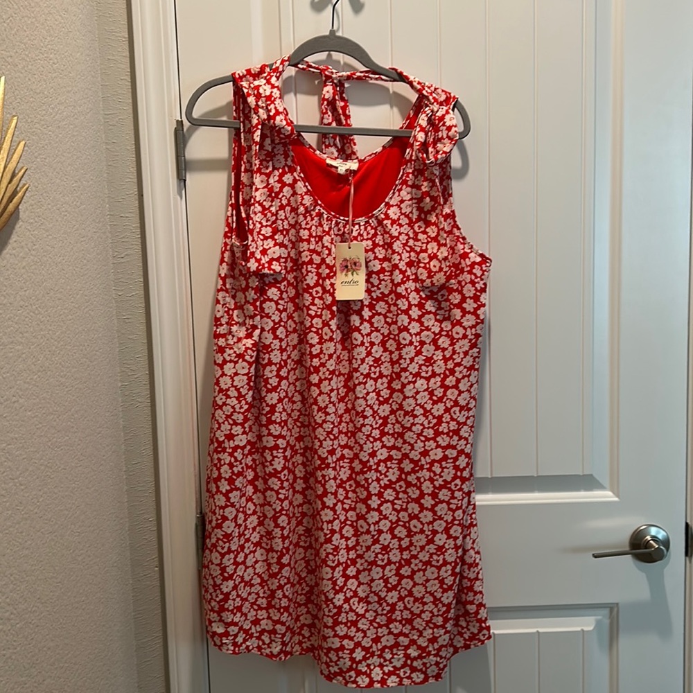 Entro flowing red dress